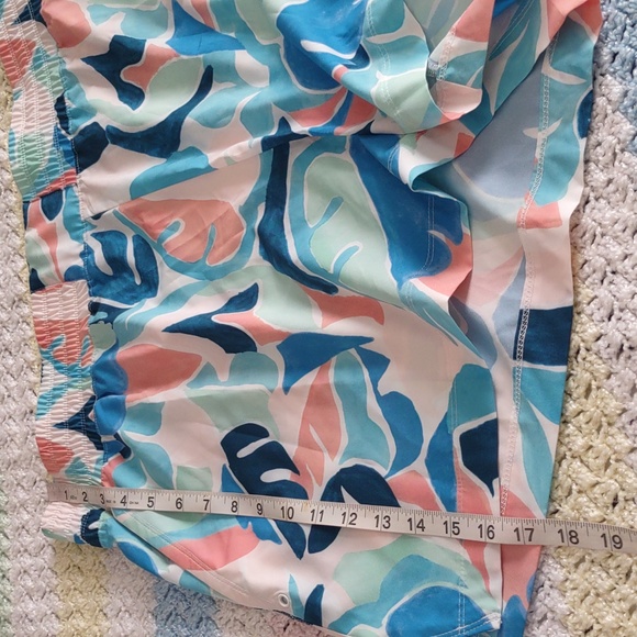 NWT Old Navy XXL Geo Print Stretch Tech Quick Dry Shorts - Picture 9 of 16